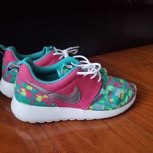 Nike sneakers girl's/women's